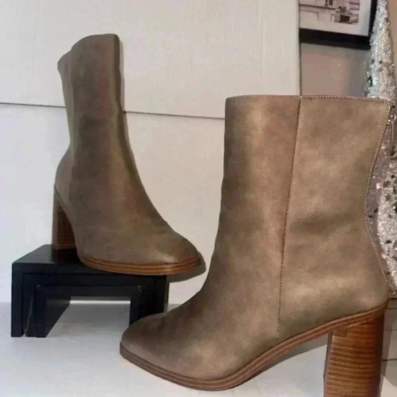 DV Dolce Vita Women's Delilah Tailored Friskee Booties‎ - Picture 2 of 5